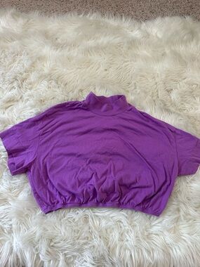 ALO Yoga Violet Mock-Neck Cropped Tee